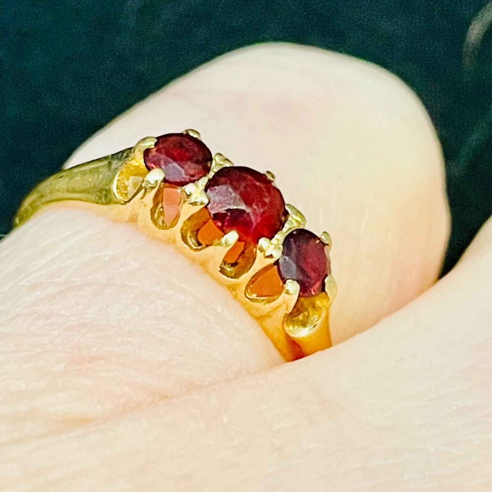 Garnet Ring in Gold - Picture 4 of 6